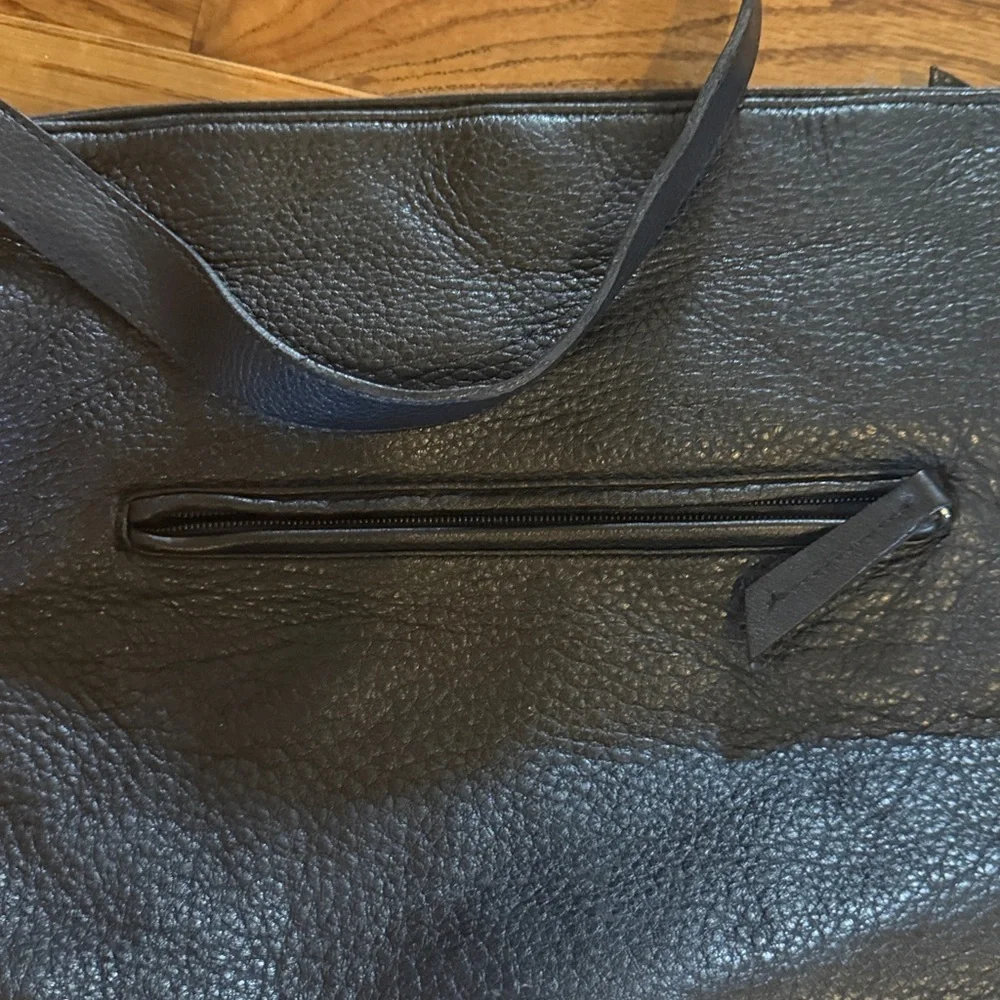 GIANNI BERNINI ladies hobo style handbag, excellent condition, leather